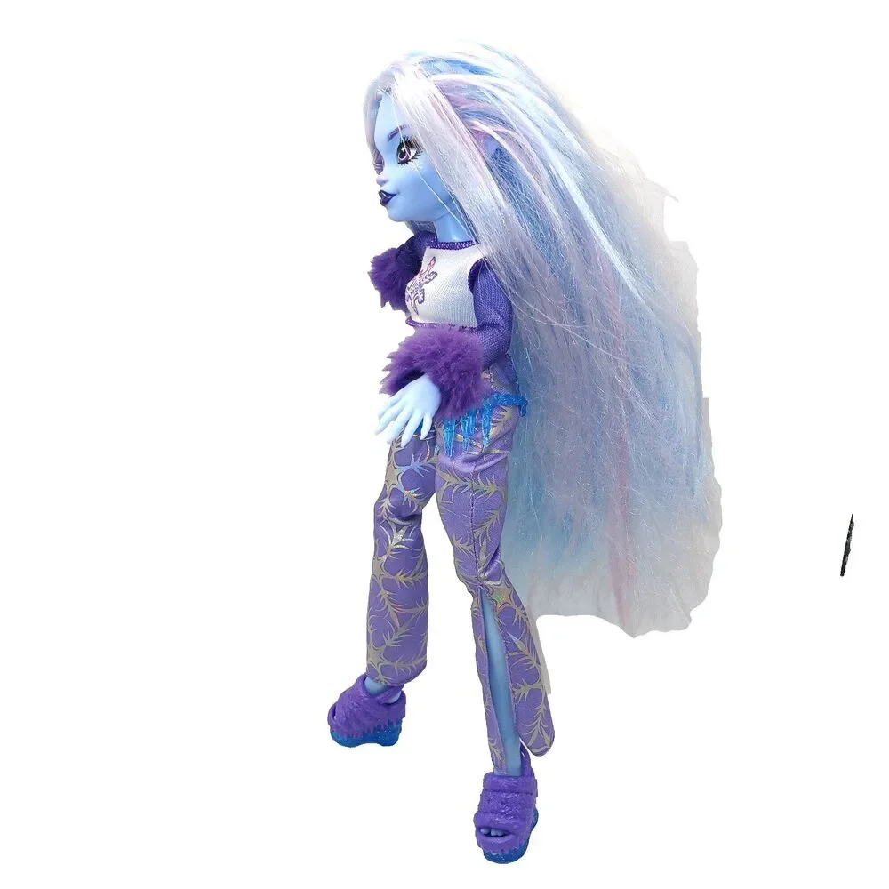 Monster High G3 Abbey Bominable Yeti Fashion Doll Dressed Missing Right Hand